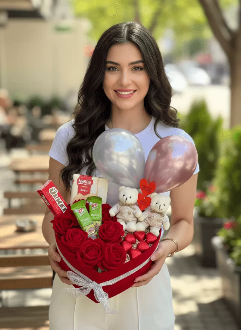 Çikolata + Gül + Ayıcık Kalp Kutu