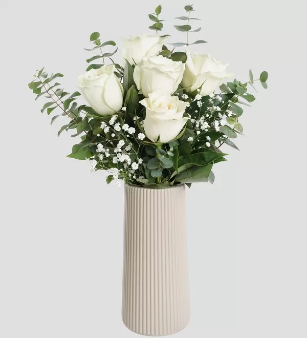 Bej Vazoda Beyaz Güller