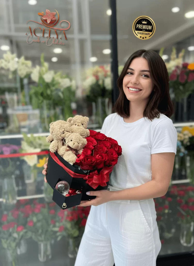 Ayıcıklı Siyah Kutulu Kırmızı Gül Aranjmanı