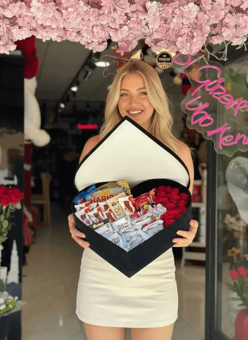 Aşk Dolu Çikolata Sepeti