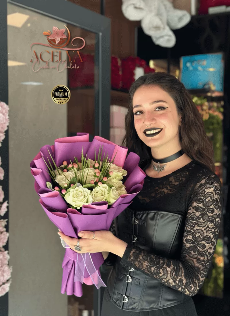 Lila Sarmal Buket – Beyaz Güller