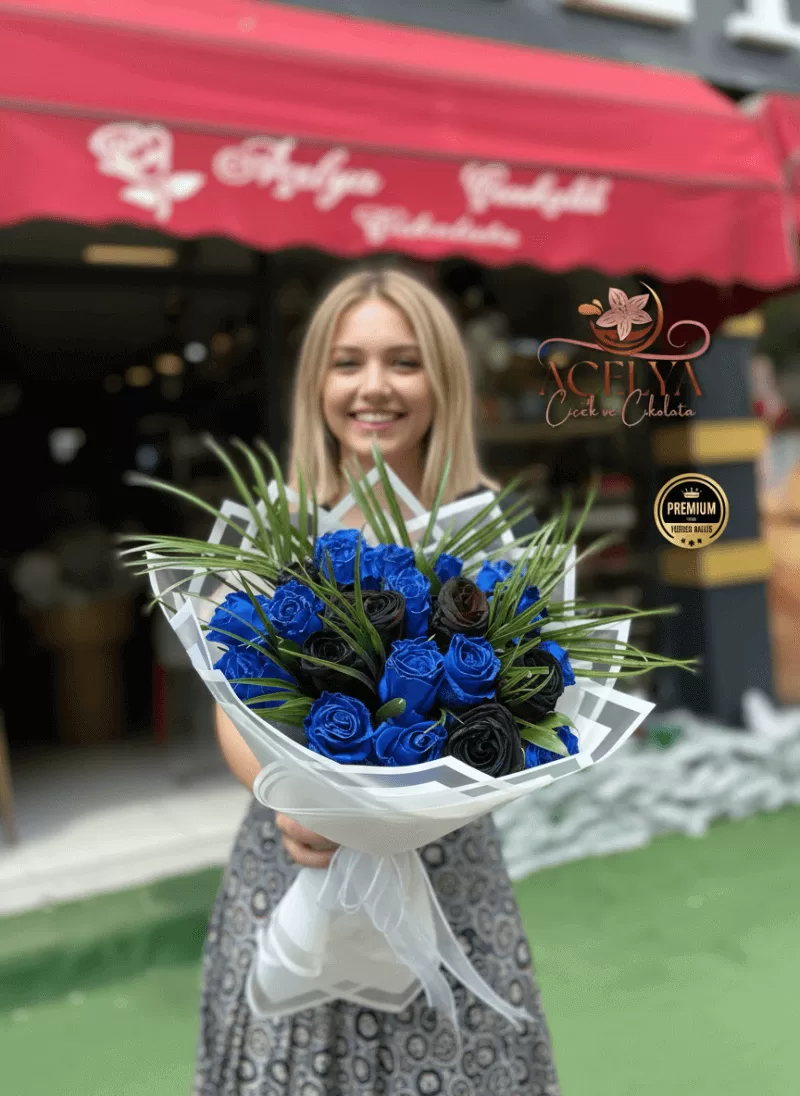 Gece Mavisi Asil Gül Buketi