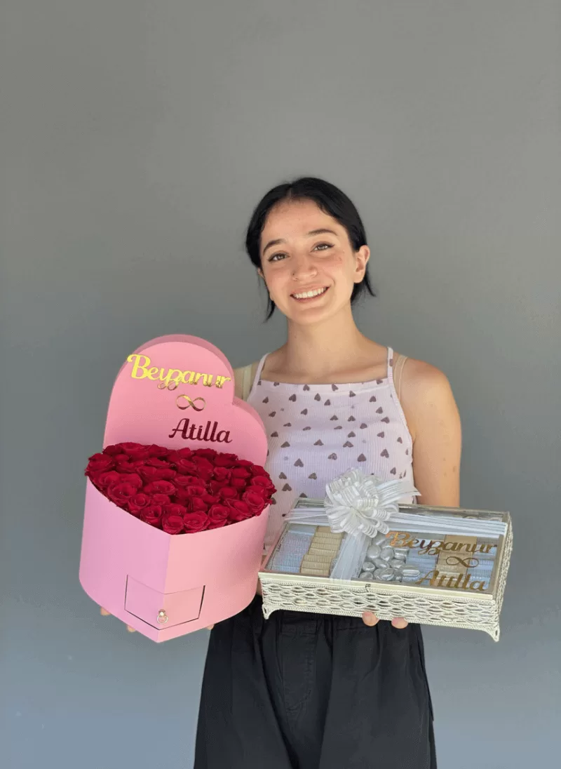 İsimli Pembe Kalp Gül Kutusu + Çikolata Tepsisi