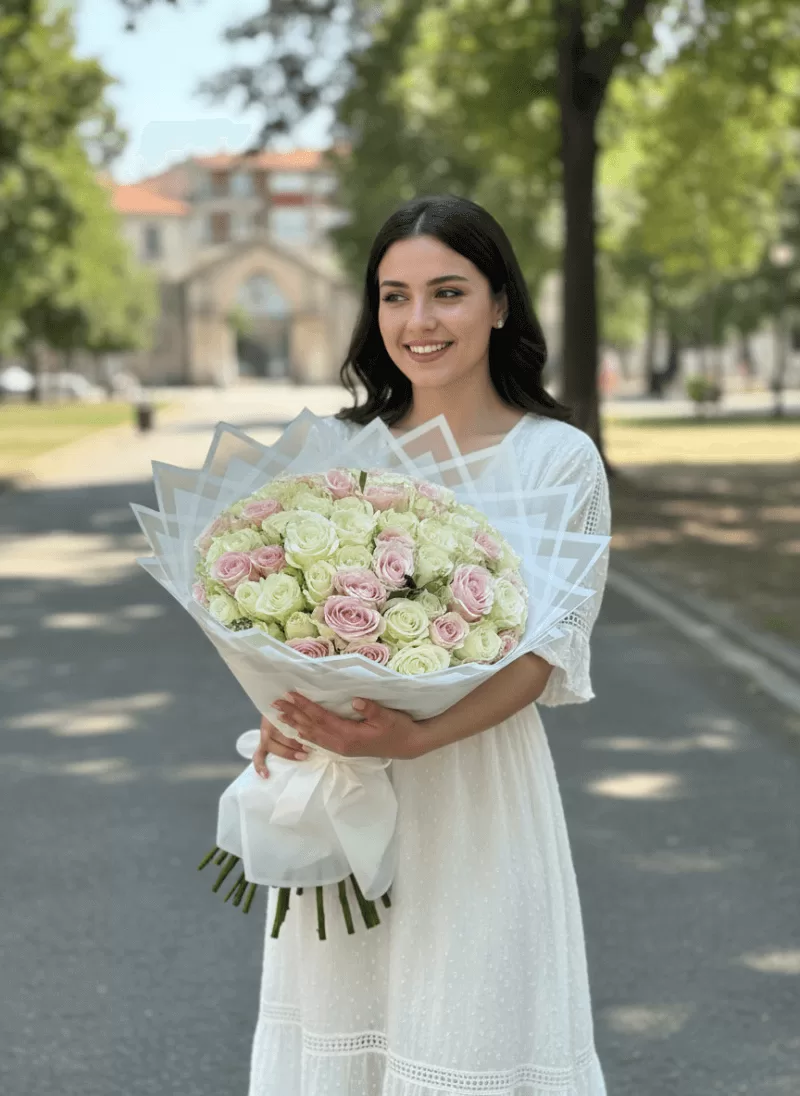 Beyaz – Pudra Güller Lüks Buket