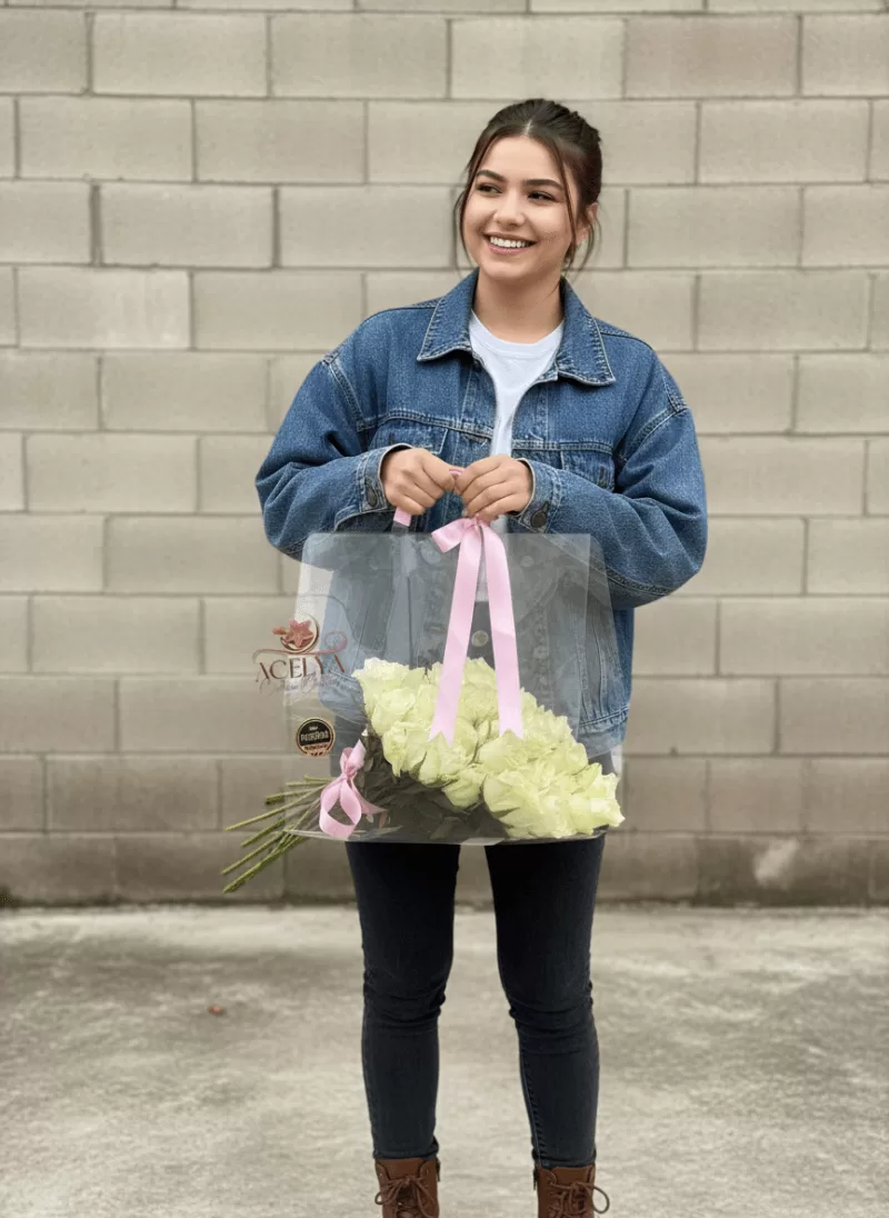 Şeffaf Çantalı Beyaz Gül Buketi