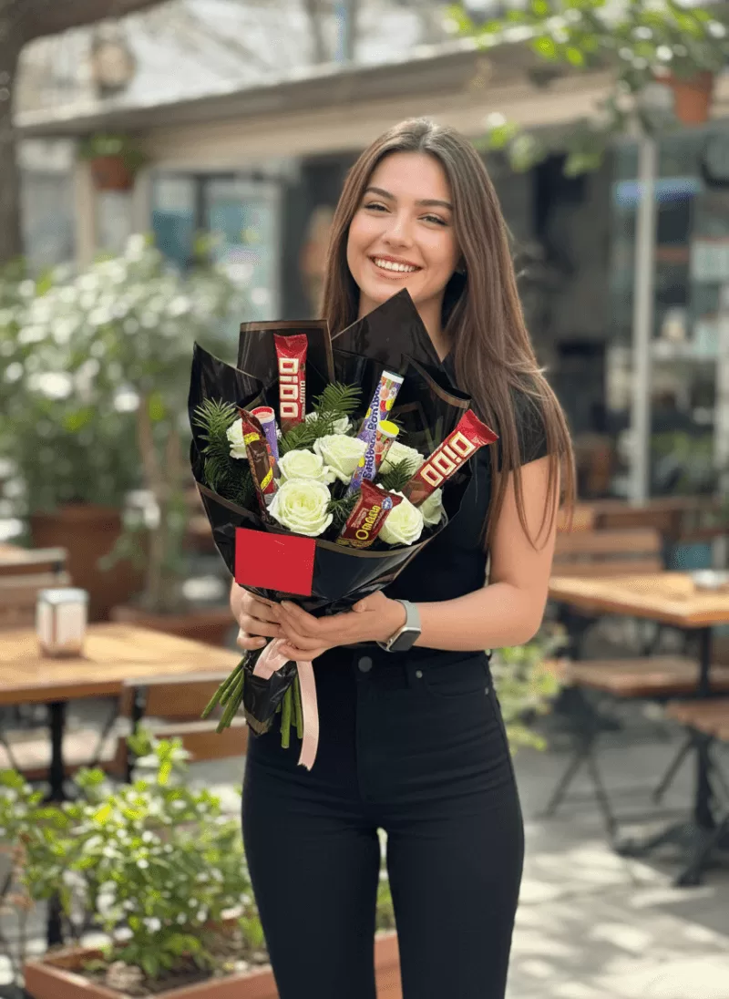 Tatlı Aşk – Çikolatalı Beyaz Gül Buketi