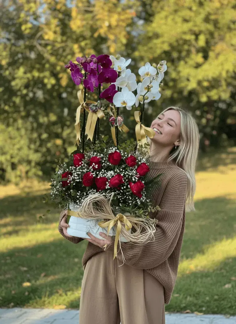 Kraliyet Dokunuşu – Orkide & Gül Aranjmanı