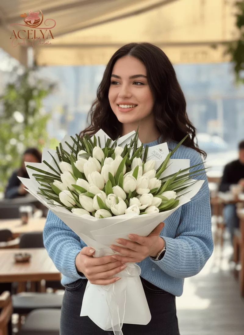 Saf Beyaz Laleler Zarif Buket