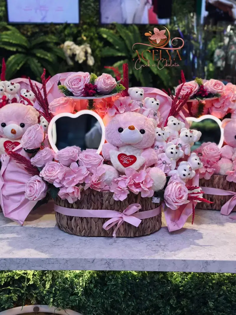 Ayna Detaylı Ayıcıklı Gül Sepeti (Premium)
