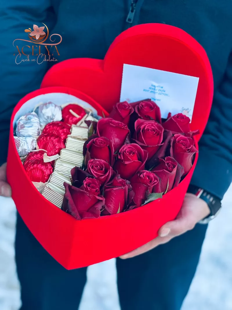 Kalp Kutuda Kırmızı Gül & Çikolata Aranjmanı