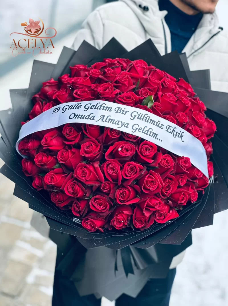 99 Kırmızı Gül Buketi (Mesaj Şeritli Özel Tasarım)