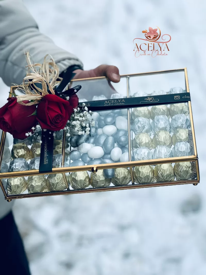 Klasik Cam Kutu Gümüş & Altın Çikolata