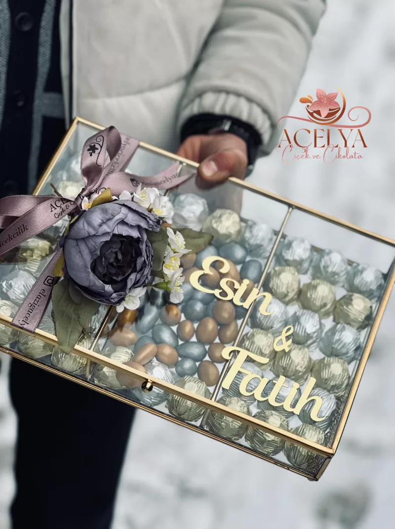 İsimli Cam Kutu Çikolata