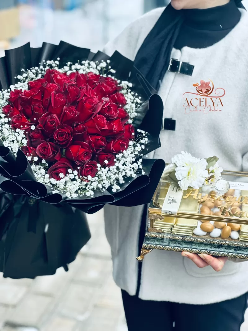 Premium Siyah Ambalajlı Gül Buketi + Söz Çikolatası