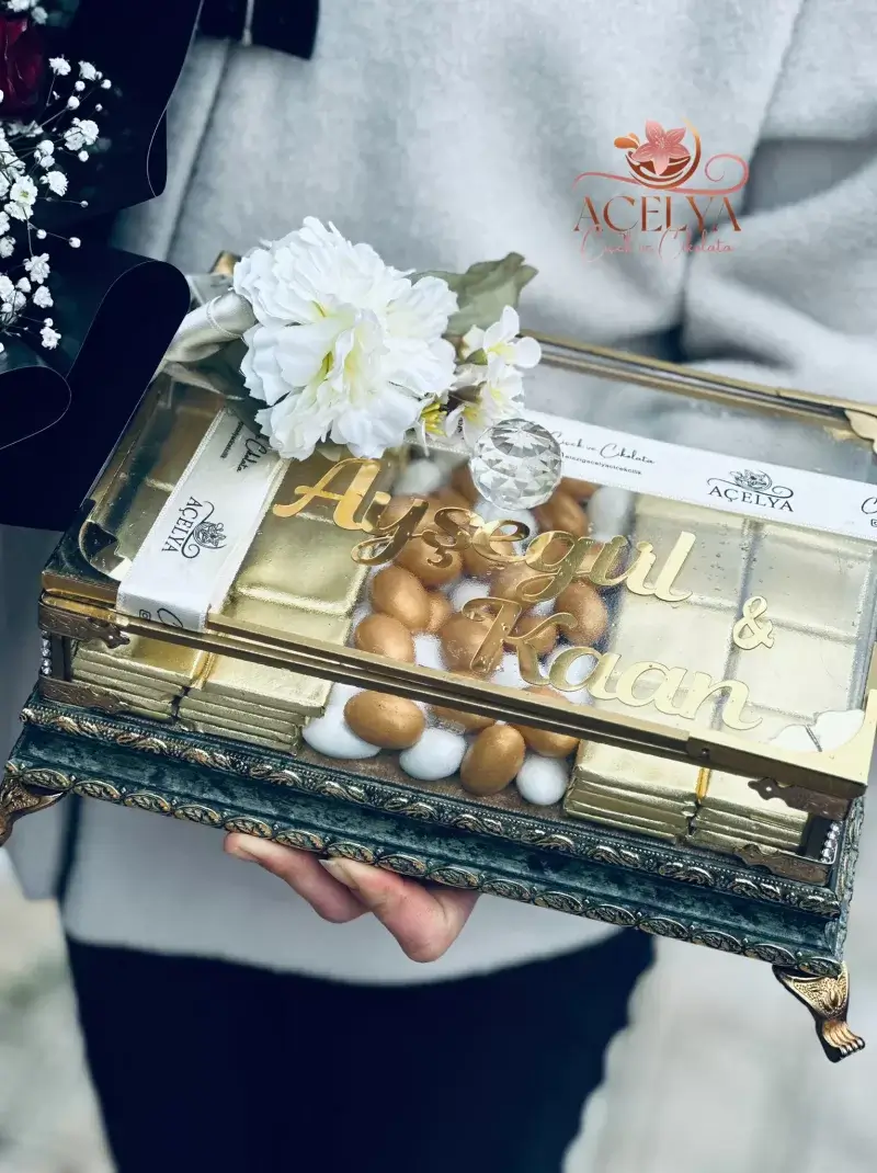 Premium Siyah Ambalajlı Gül Buketi + Söz Çikolatası