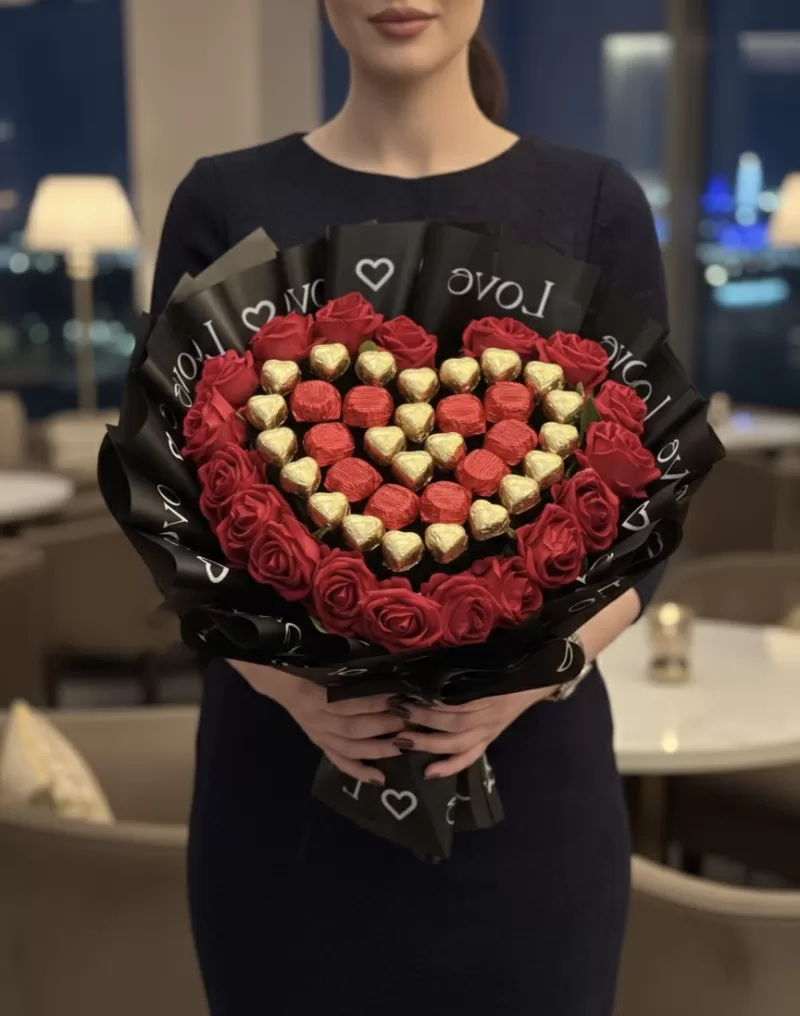 Aşkın Kalbi Çikolatalı Gül Buketi