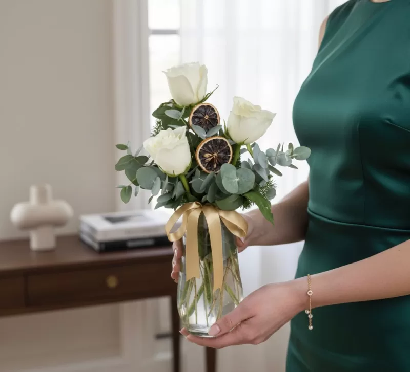 Zarif Dokunuş – Vazoda Beyaz Gül