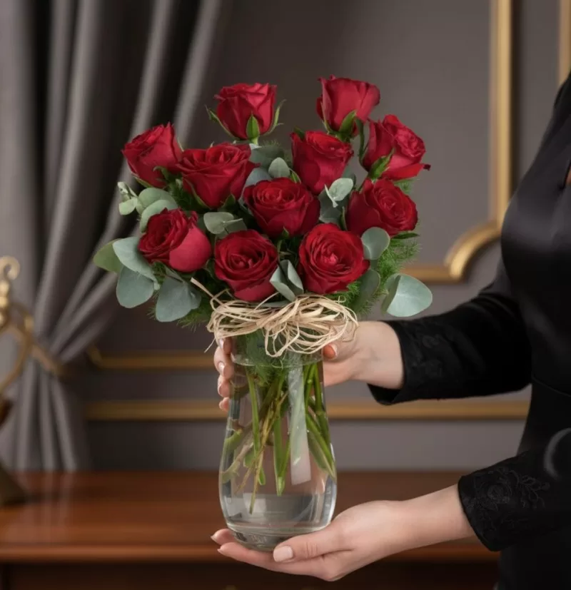 Zamansız Aşk – Vazoda Kırmızı Güller