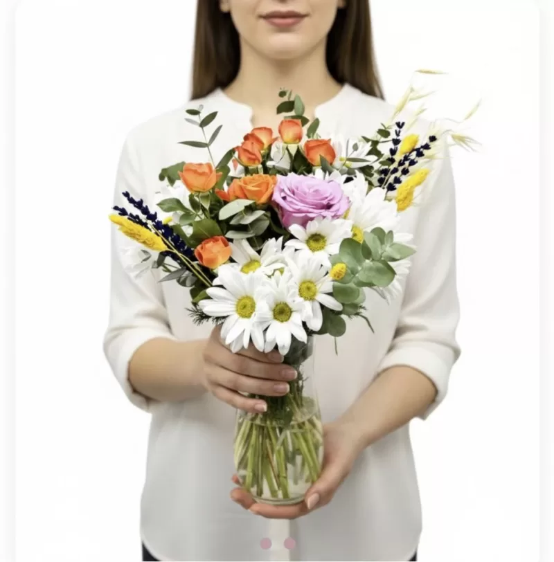 Bahar Esintisi – Karışık Mevsim Çiçekleri (Vazoda)