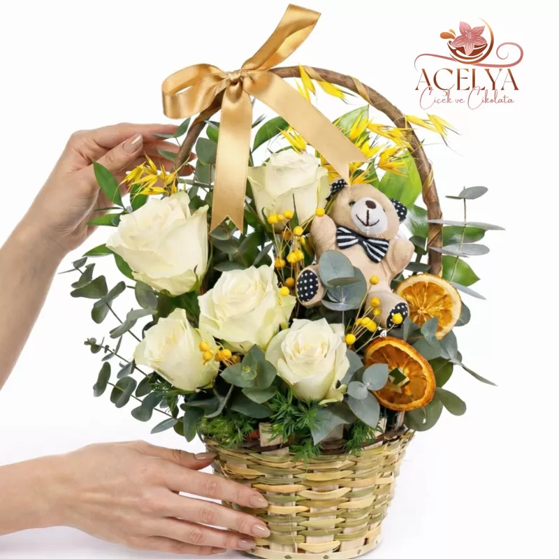 Hasır Sepette Beyaz Gül & Ayıcıklı Premium Aranjman