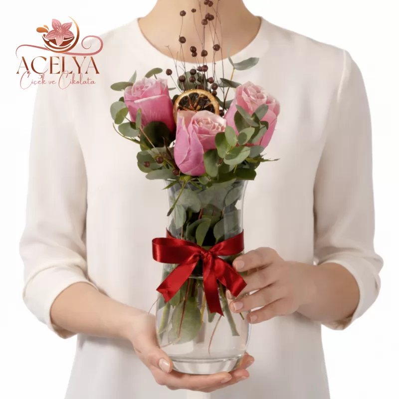 Cam Vazoda Mini Pembe Gül Aranjmanı