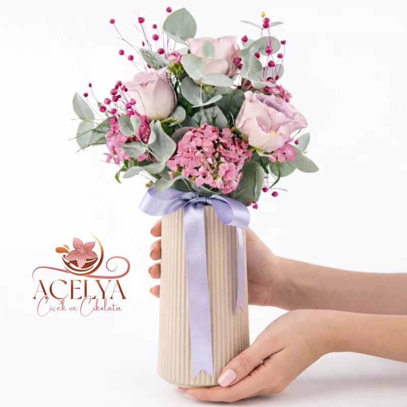 Bej Vazoda Pembe Gül Romantik Aranjman