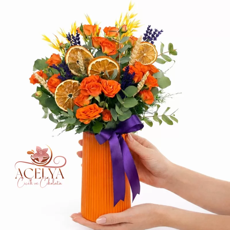 Turuncu Vazoda Turuncu Gül Aranjmanı