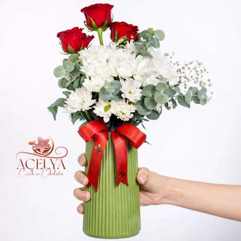 Yeşil Vazoda Papatya & Kırmızı Gül Aranjmanı