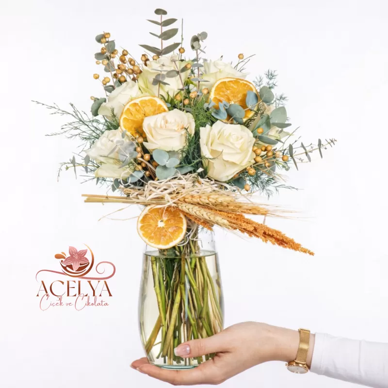 Cam Vazoda Portakallı Krem Gül Deluxe Buket