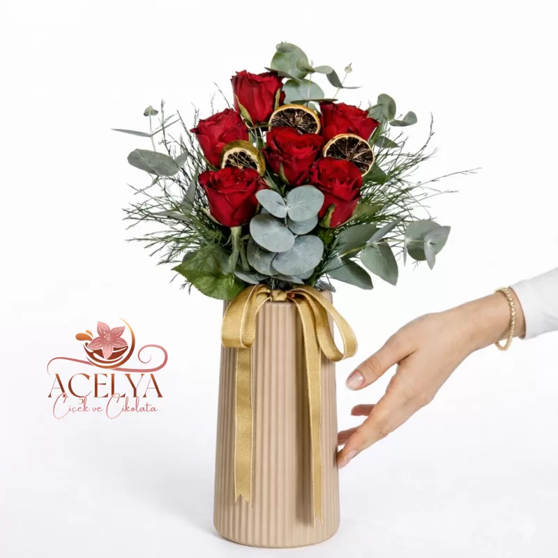 Seramik Vazoda Kırmızı Gül Aranjmanı