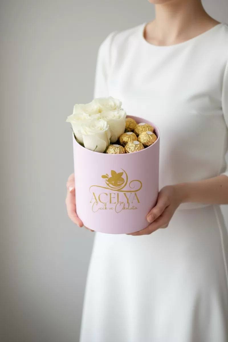 Pembe Kutuda Beyaz Gül & Ferrero Rocher Gold Seri 