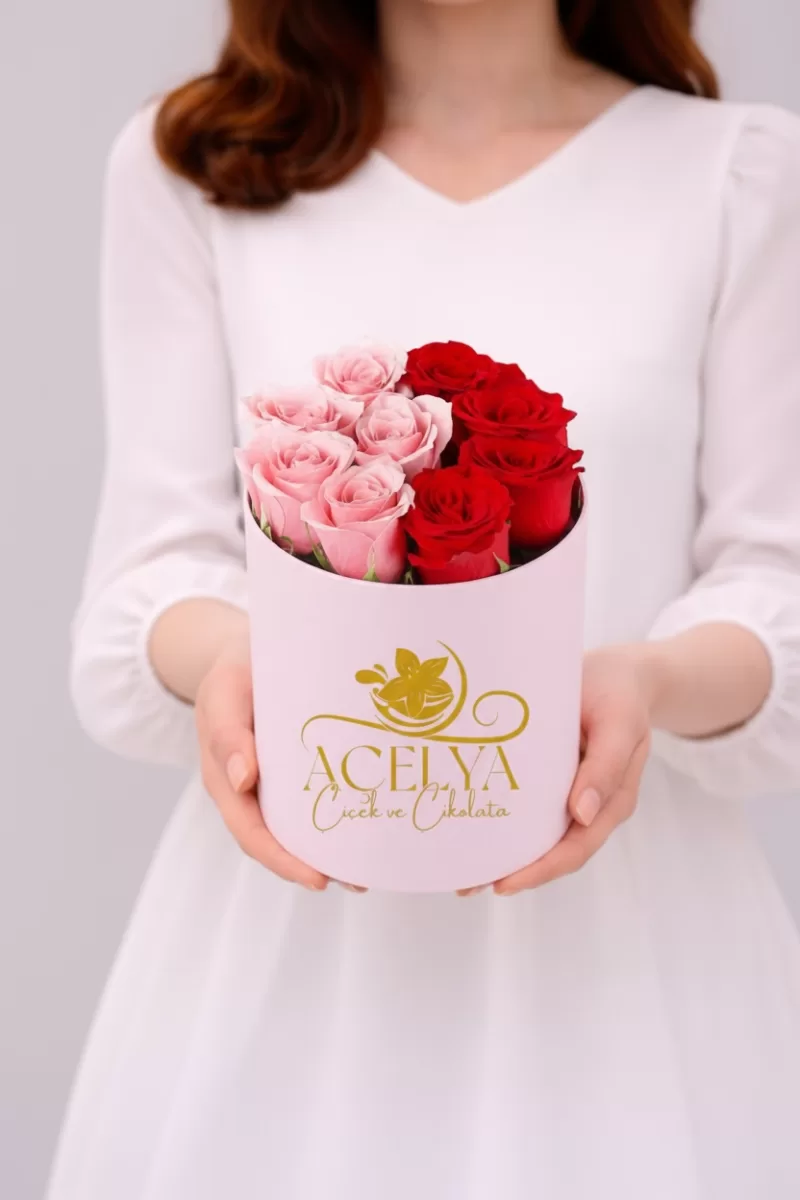 Pembe Kutuda Yarım Yarım Gül (Pembe & Kırmızı) Soft Aşk