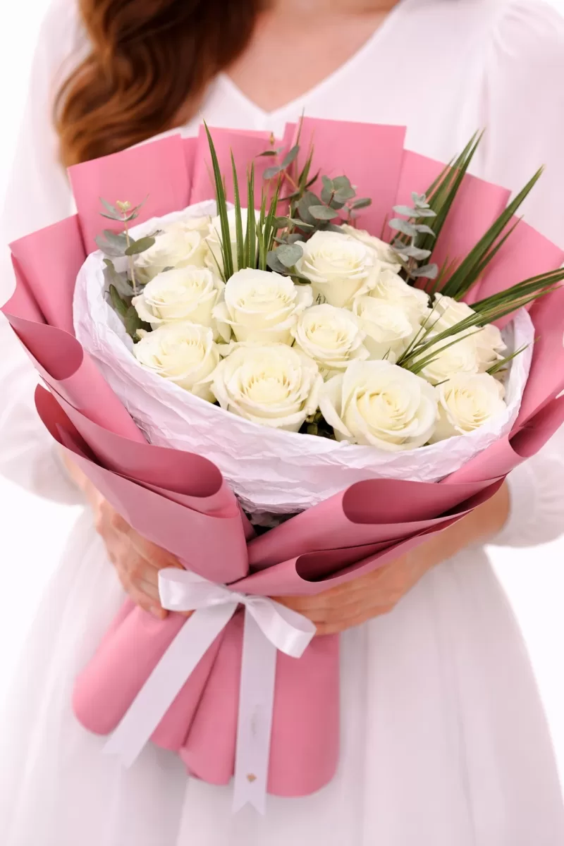 Pembe Ambalajlı Beyaz Gül Buketi