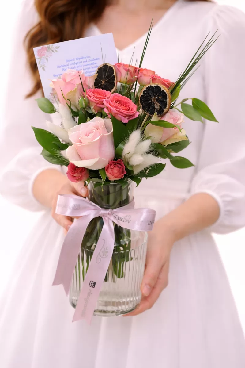 Vazoda Pembe Gül Aranjmanı