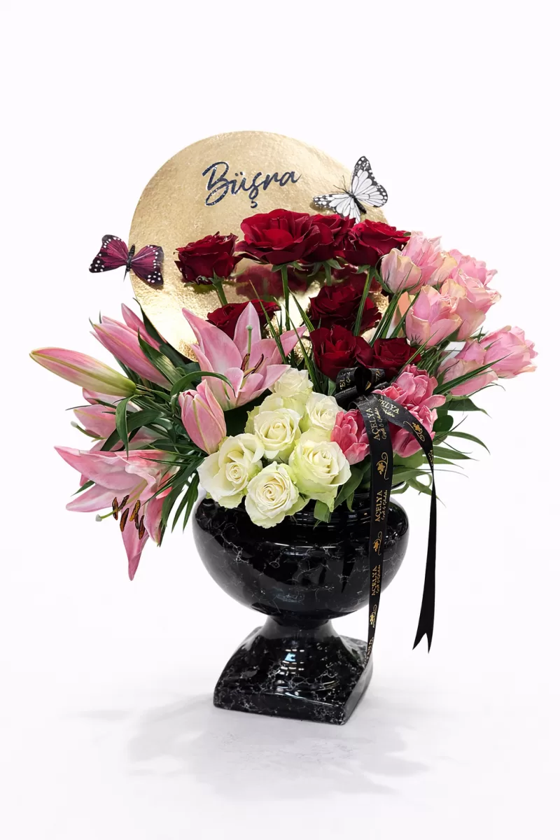 Kişiye Özel Siyah Vazoda Premium Gül & Lilyum Aranjmanı (Büşra)
