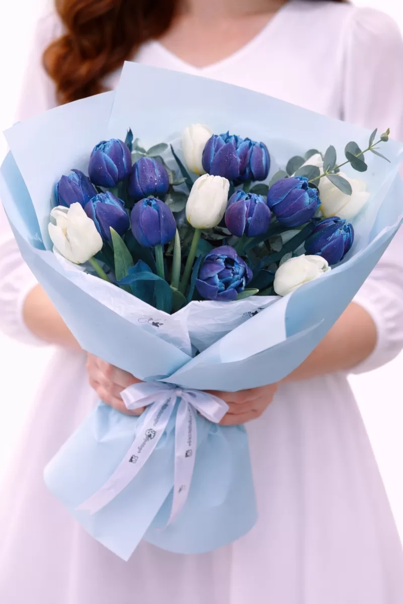 Mavi Ambalajlı Premium Lale Buketi