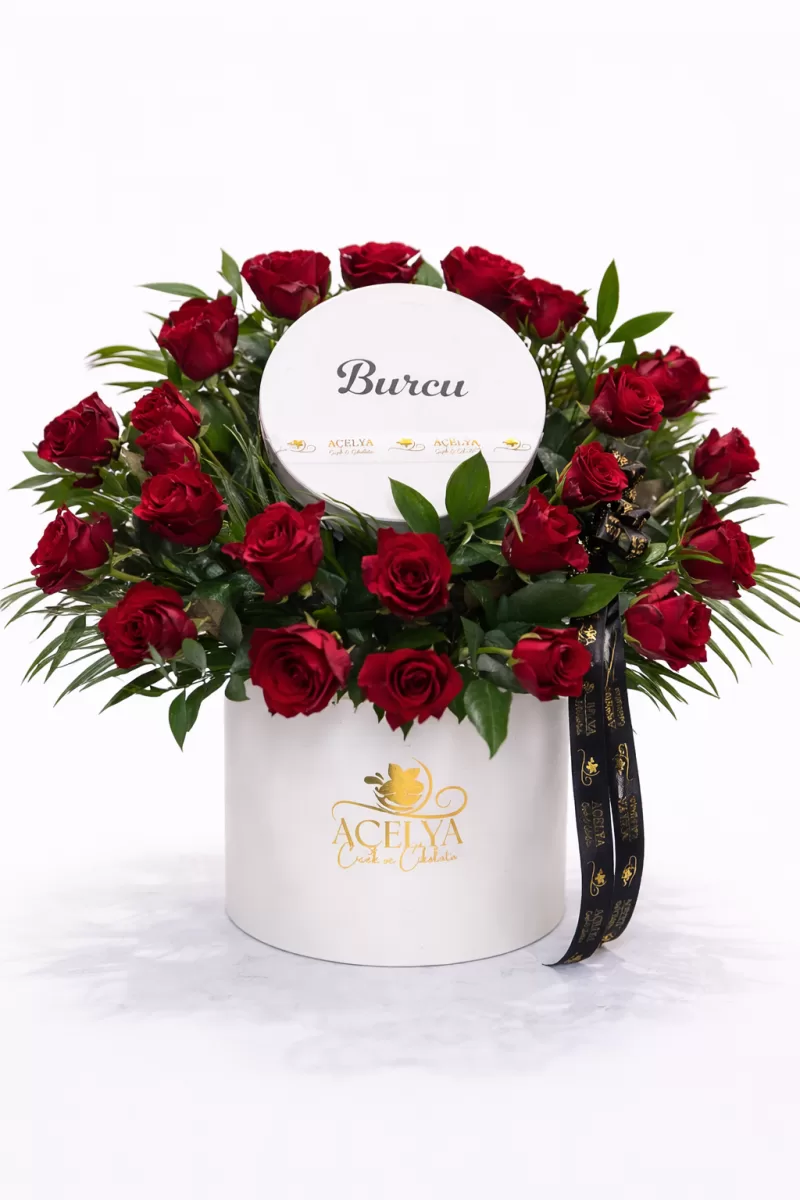 Kişiye Özel Kutuda Kırmızı Gül Aranjmanı (Burcu)