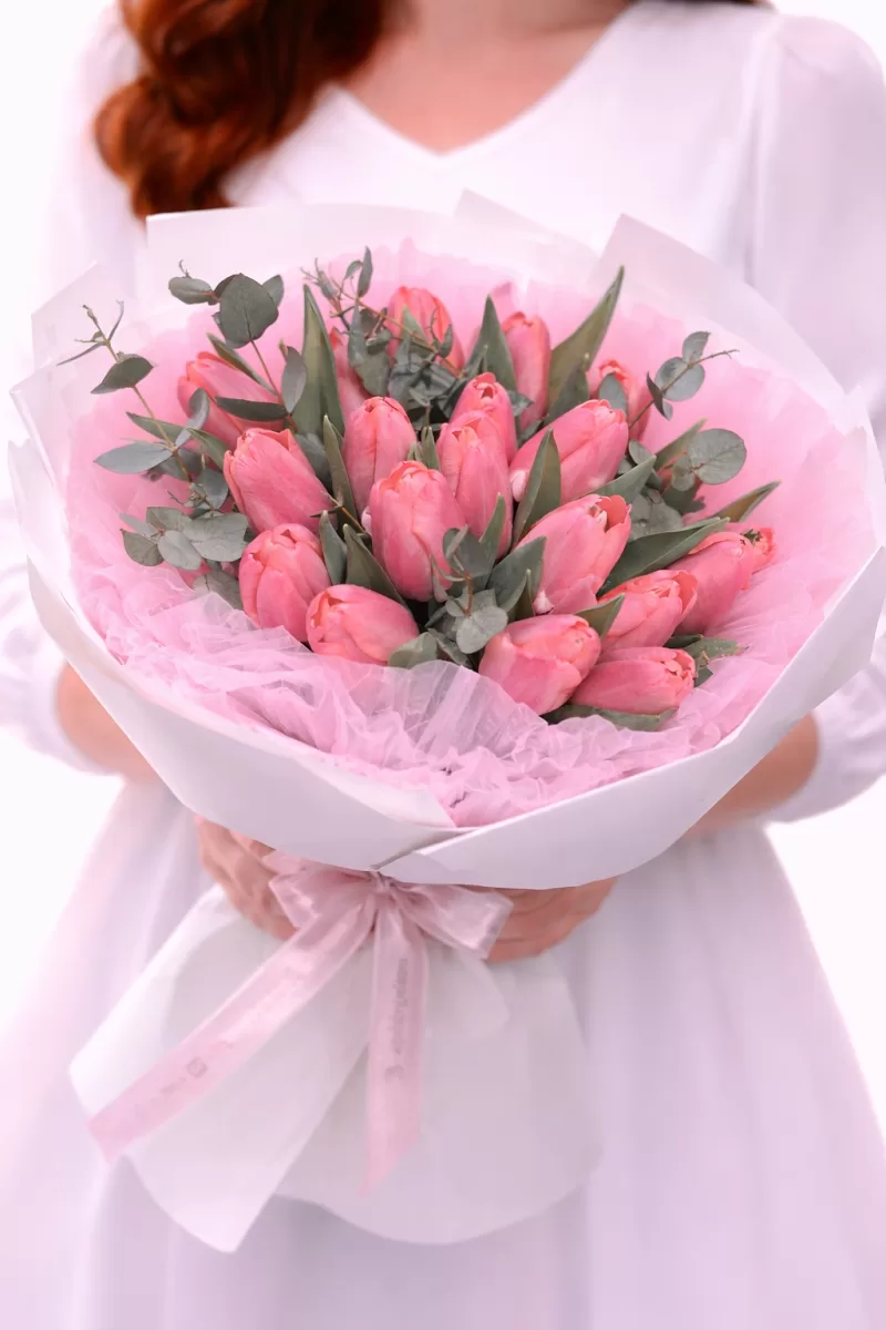 Tül Detaylı Pembe Lale Buketi