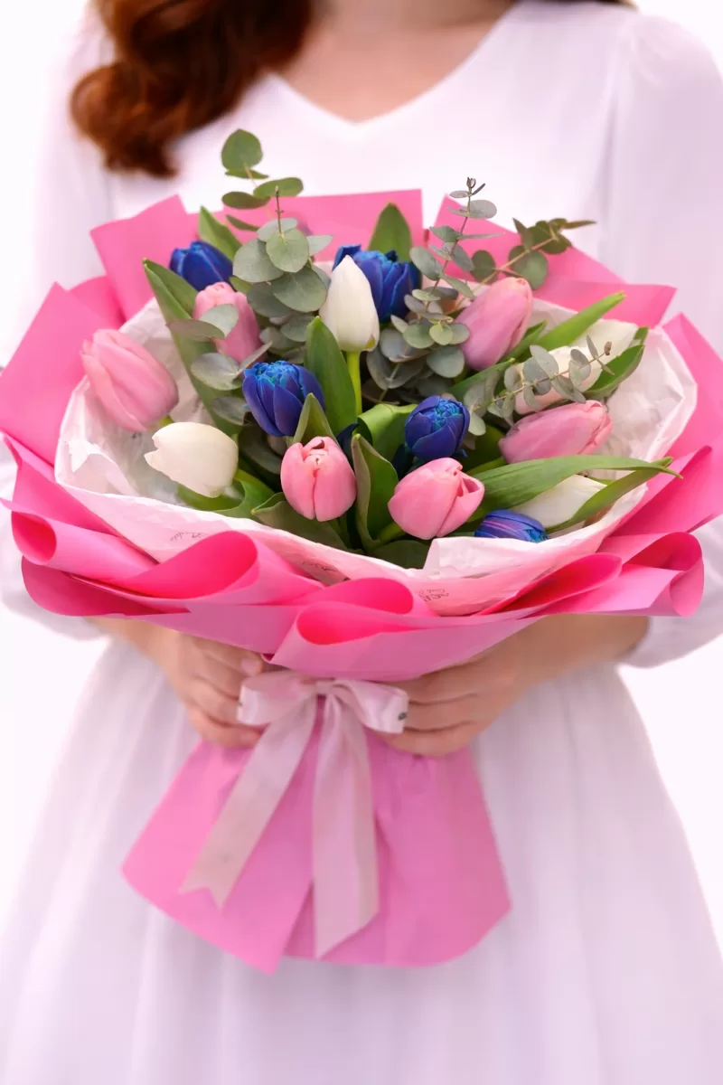 Pembe Ambalajlı Karışık Renk Lale Buketi