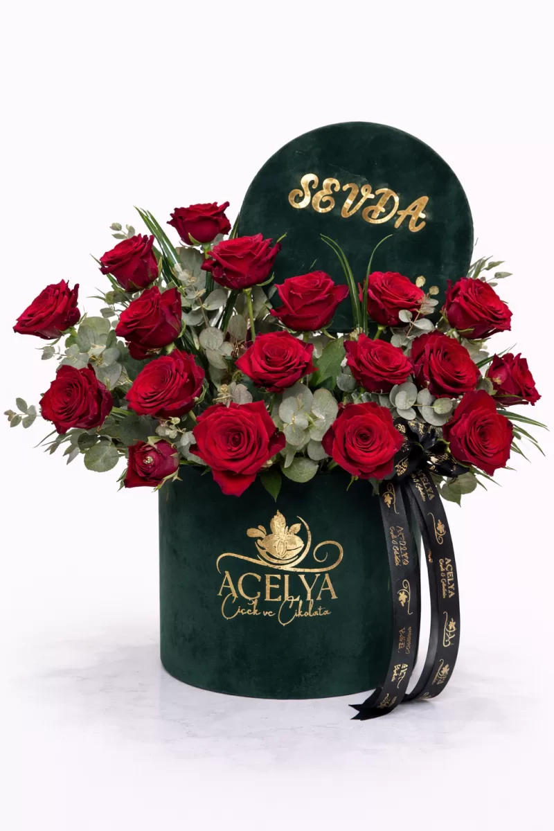 Kişiye Özel Yeşil Kadife Kutuda Kırmızı Gül Aranjmanı (Sevda)