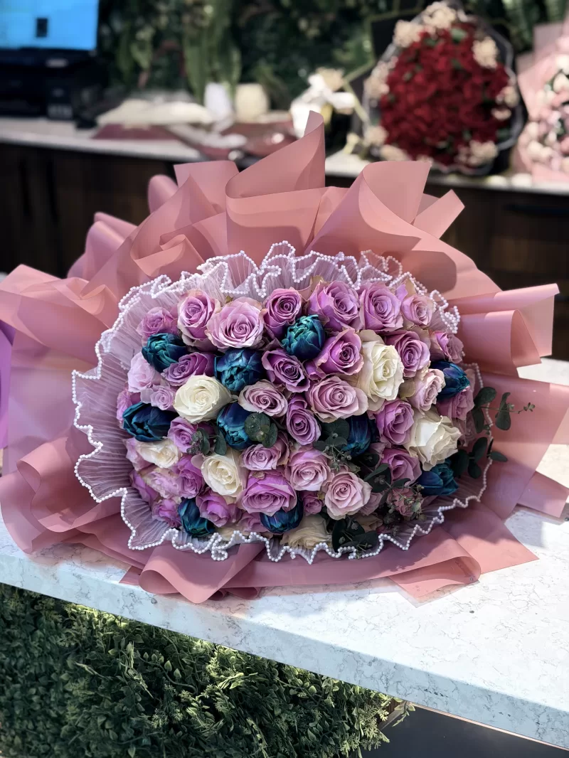 Mavi & Pembe Gül Aranjmanı – Özel Gün Premium Çiçek