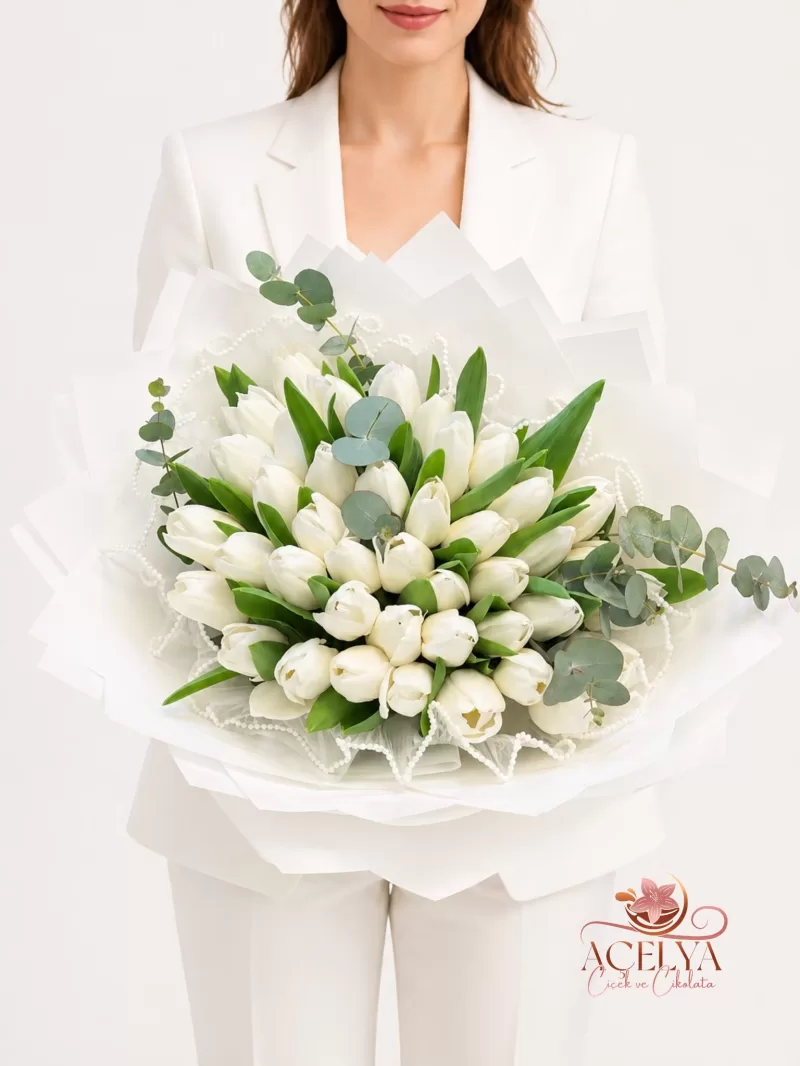 Beyaz Lale Buketi Şık Tasarım