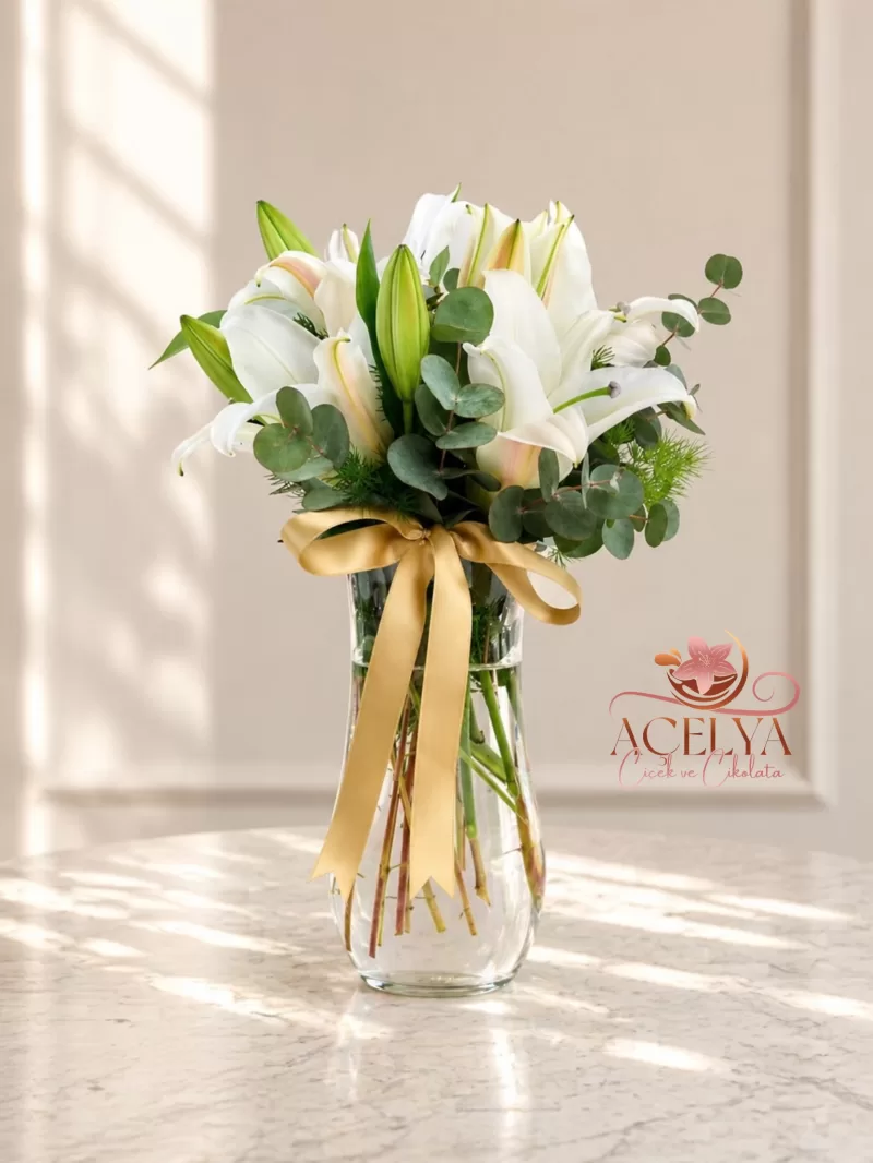Beyaz Lilyum Cam Vazo Aranjmanı
